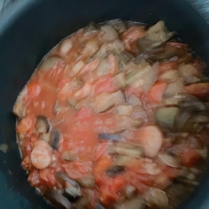トマト缶で☆なすと玉ねぎのトマト煮